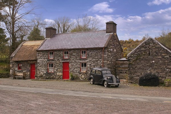 Quelles stratégies pour mettre en place un service de conseil en rénovation énergétique pour les propriétaires de maisons anciennes ?